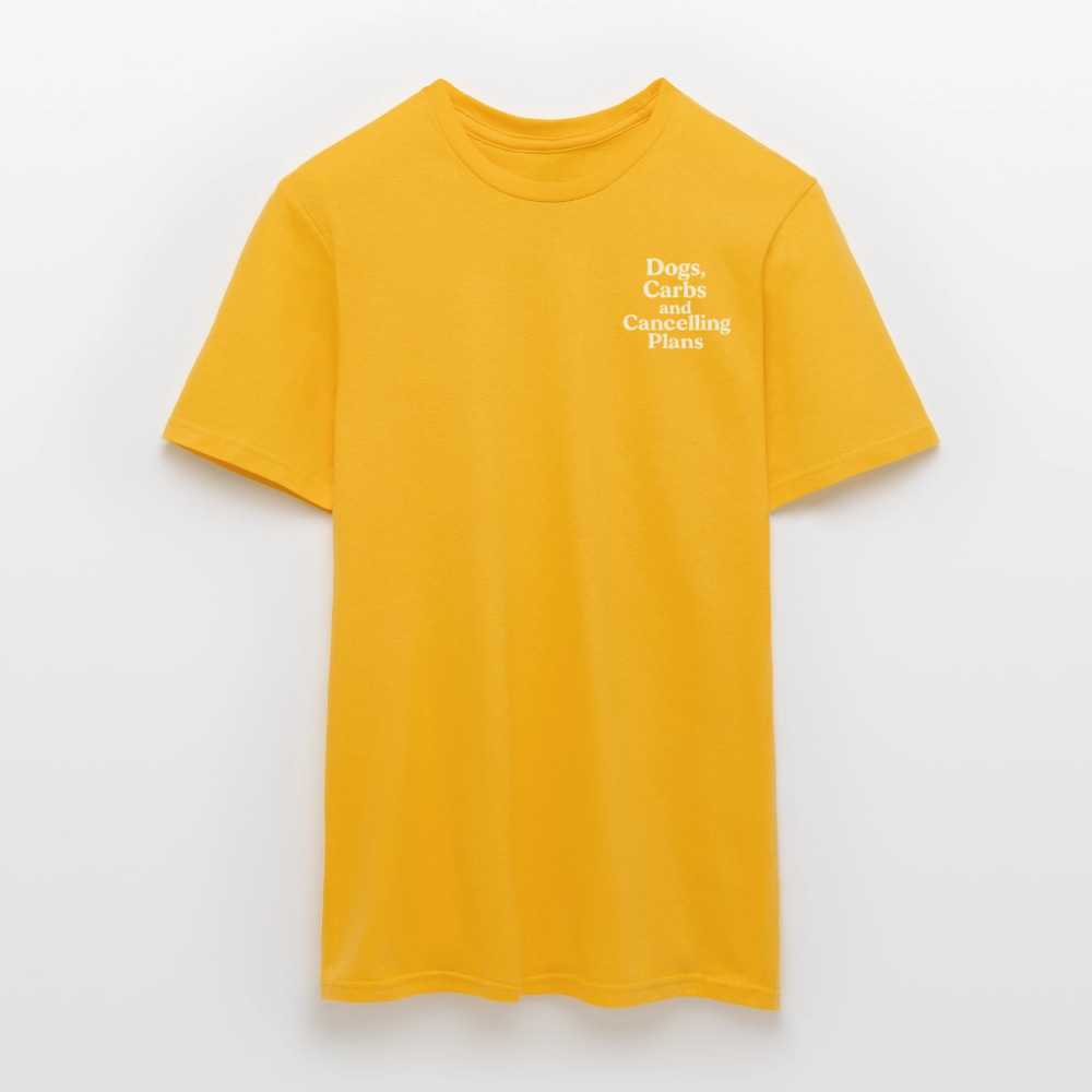 Unisex Fit T-Shirt „Dogs, carbs and cancelling plans“ - Gelb