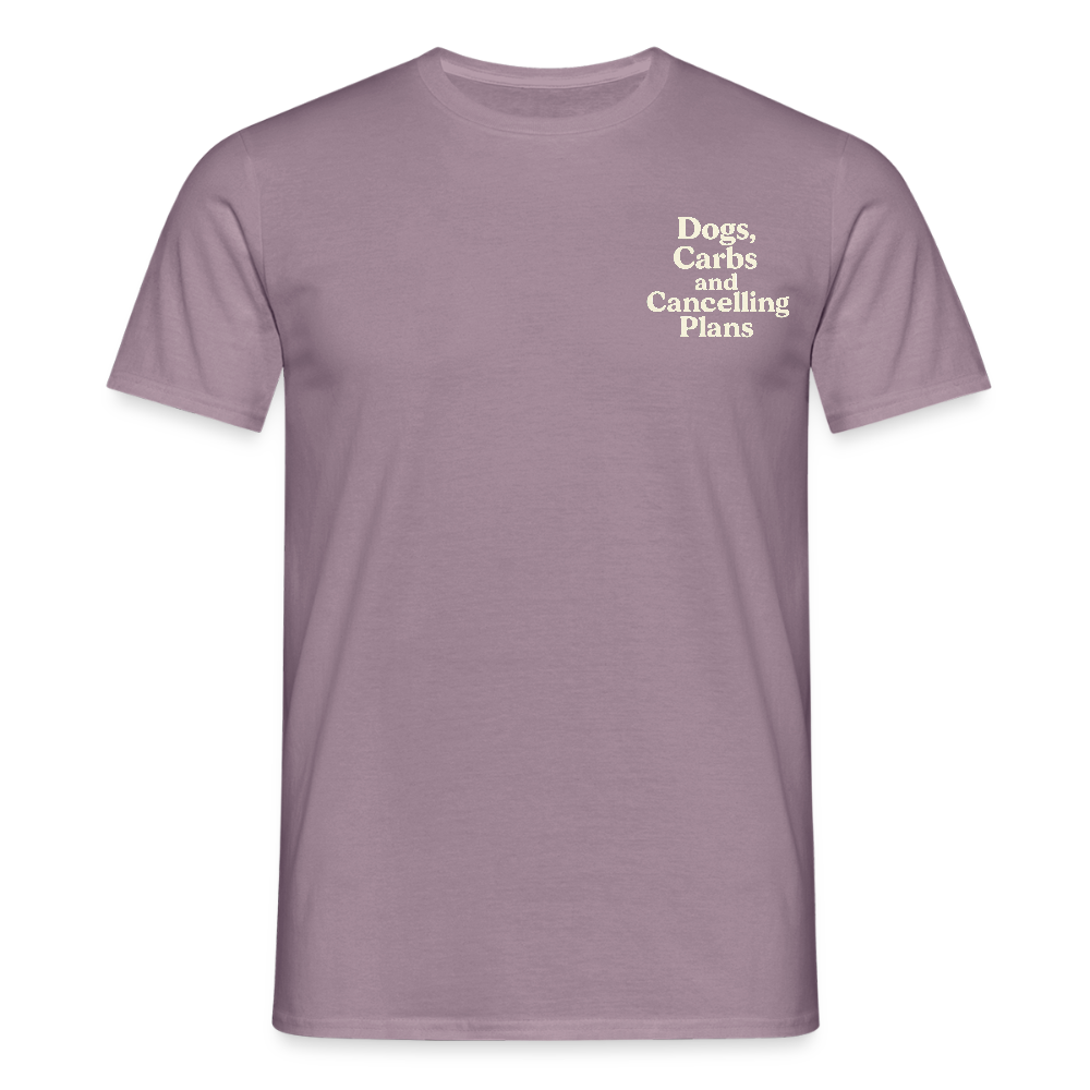 Unisex Fit T-Shirt „Dogs, carbs and cancelling plans“ - Lilagrau 