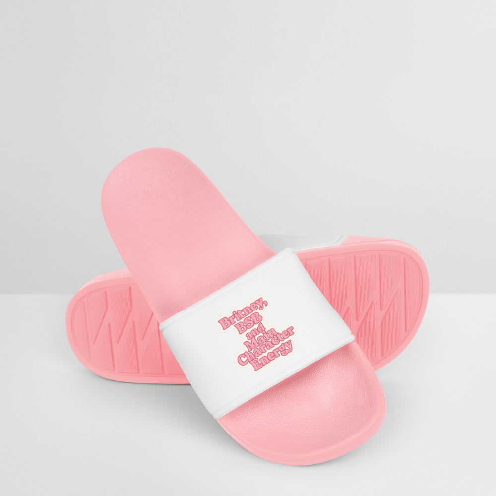 Frauen Badelatschen „Main Character Energy“ - Hellrosa