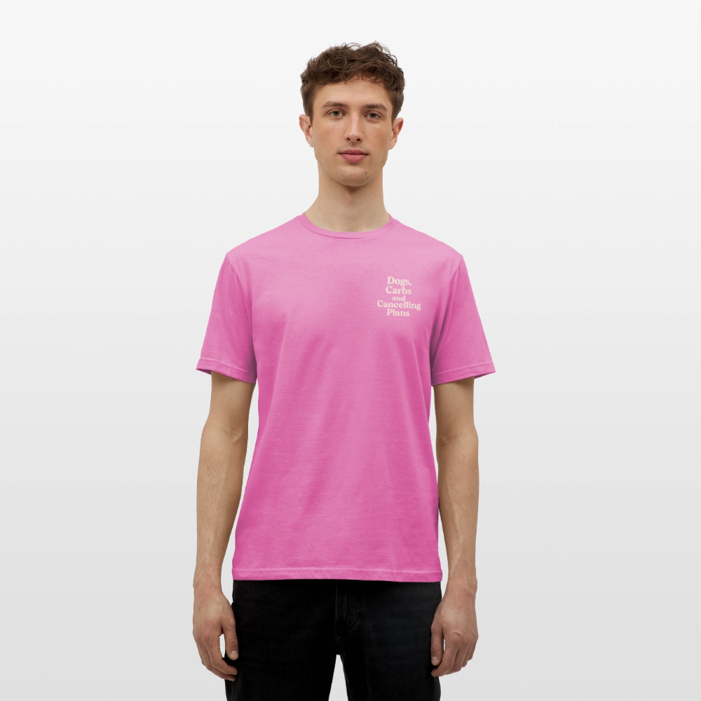Unisex Fit T-Shirt „Dogs, carbs and cancelling plans“ - Pink