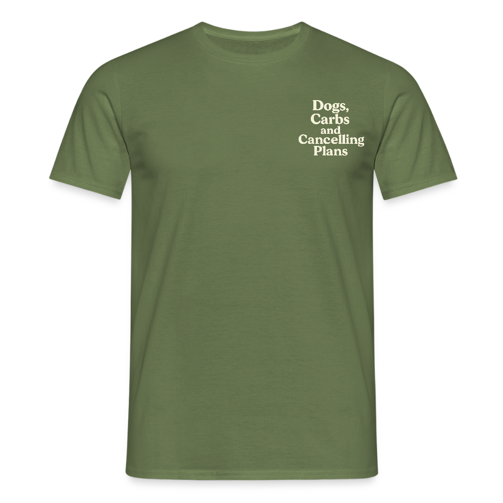 Unisex Fit T-Shirt „Dogs, carbs and cancelling plans“ - Militärgrün